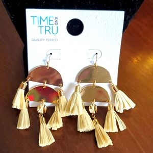 Time and Tru goldtone dangle earring raffia tassle